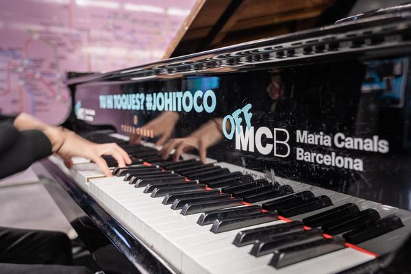 El piano del concurs Maria Canals a l'estació de Diagonal durant l'edició del 2023 / Foto: Pep Herrero (TMB)